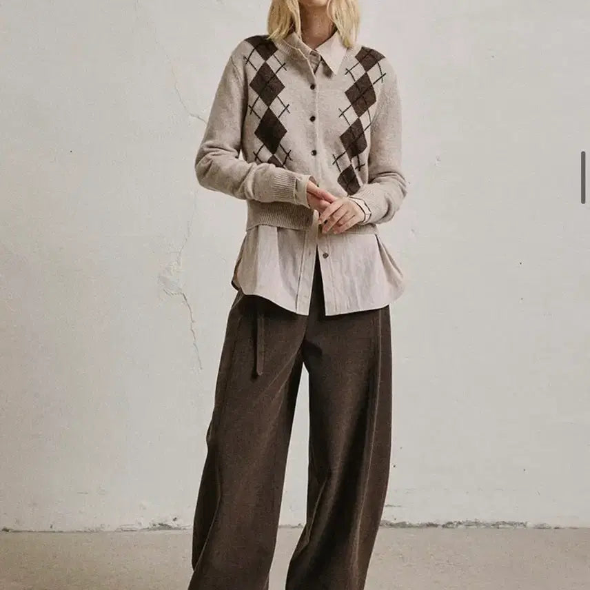 [BUNJANG] Artide Premium Cashmere Argyle Cardigan - BEIGE / [아티드] 프리미엄 캐시미어 아가일 라운드 가디건_BEIGE