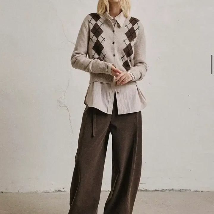 [BUNJANG] Artide Premium Cashmere Argyle Cardigan - BEIGE / [아티드] 프리미엄 캐시미어 아가일 라운드 가디건_BEIGE