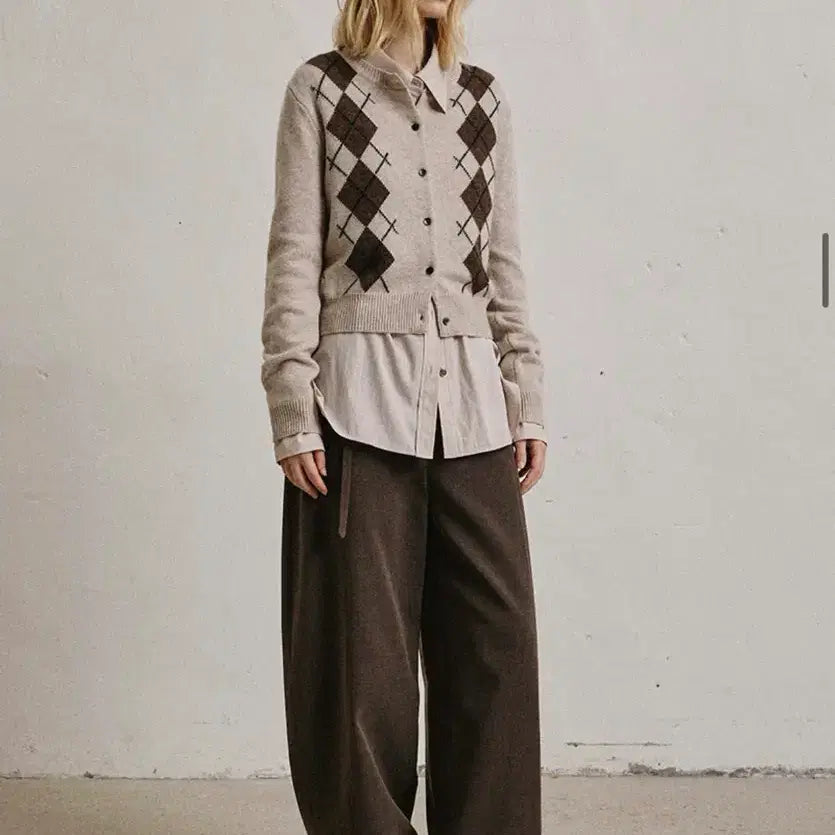 [BUNJANG] Artide Premium Cashmere Argyle Cardigan - BEIGE / [아티드] 프리미엄 캐시미어 아가일 라운드 가디건_BEIGE