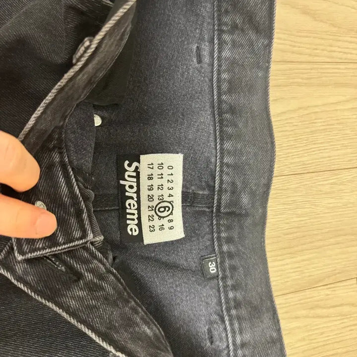 [BUNJANG] Supreme x MM6 Maison Margiela Foil Double Knee Pants Size 30 / 슈프림 x MM6 메종 마르지엘라 포일 더블 니 팬츠 30사이즈 중고판매