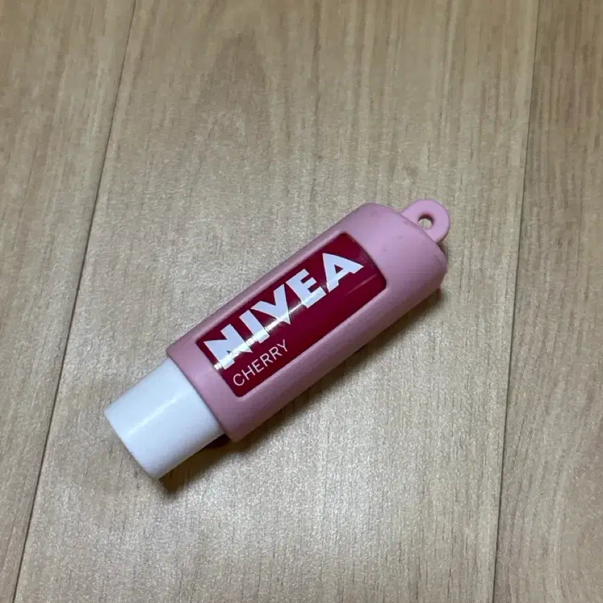 [BUNJANG] Nivea Cherry Lip Balm Pink / 니베아 체리 립밤 핑크