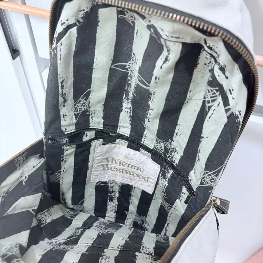 [BUNJANG] Vivienne Westwood Ivory Orb Backpack / 비비안웨스트우드 아이보리 빅 오알비 백팩