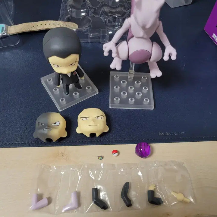 [SOLD OUT] [BUNJANG] Pokemon Nendoroid 875 - Visually &amp; Mewtwo / 넨도로이드 875 - 비주기&amp;뮤츠