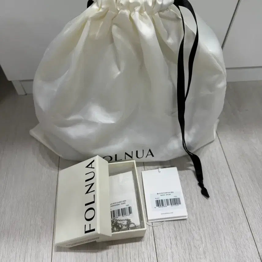 [BUNJANG] PLAVE Petit Bateau Bag (Black) / [가격내림/풀박스] 폴뉴아 쁘띠 바토백 블랙(체인 포함)