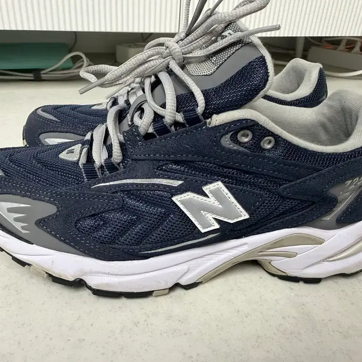 [BUNJANG] New Balance 725 Navy Sneakers (Size 270) / 뉴발란스 725 네이비 운동화 사이즈 270 맞아요