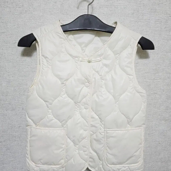 [BUNJANG] Ivory Quilted Vest / 아이보리 퀼팅 누빔 조끼