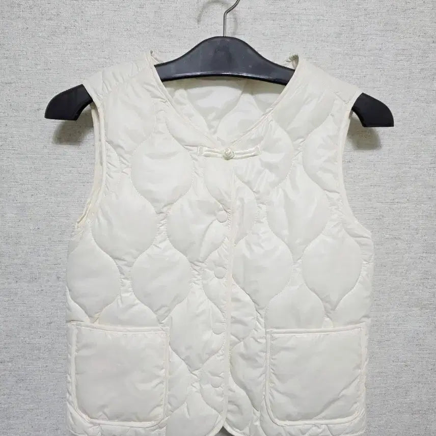 [BUNJANG] Ivory Quilted Vest / 아이보리 퀼팅 누빔 조끼