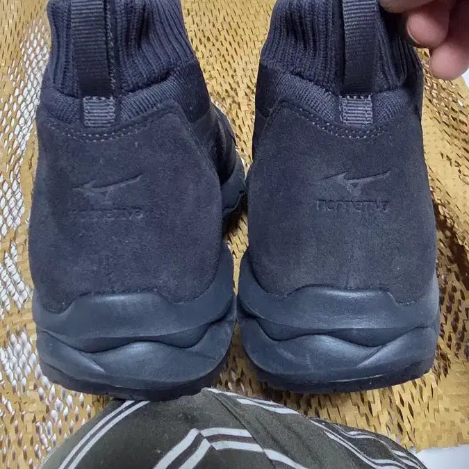 [BUNJANG] Mizuno Nonnative Gore-Tex Black Shoes (Size 280) / (280사이즈)미즈노 논네이티브 고어텍스 블랙 (신발only,박스X)