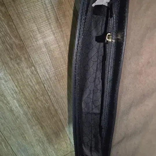 [BUNJANG] Oryany Black Leather Crossbody Bag / 오야니 블랙 크로스백