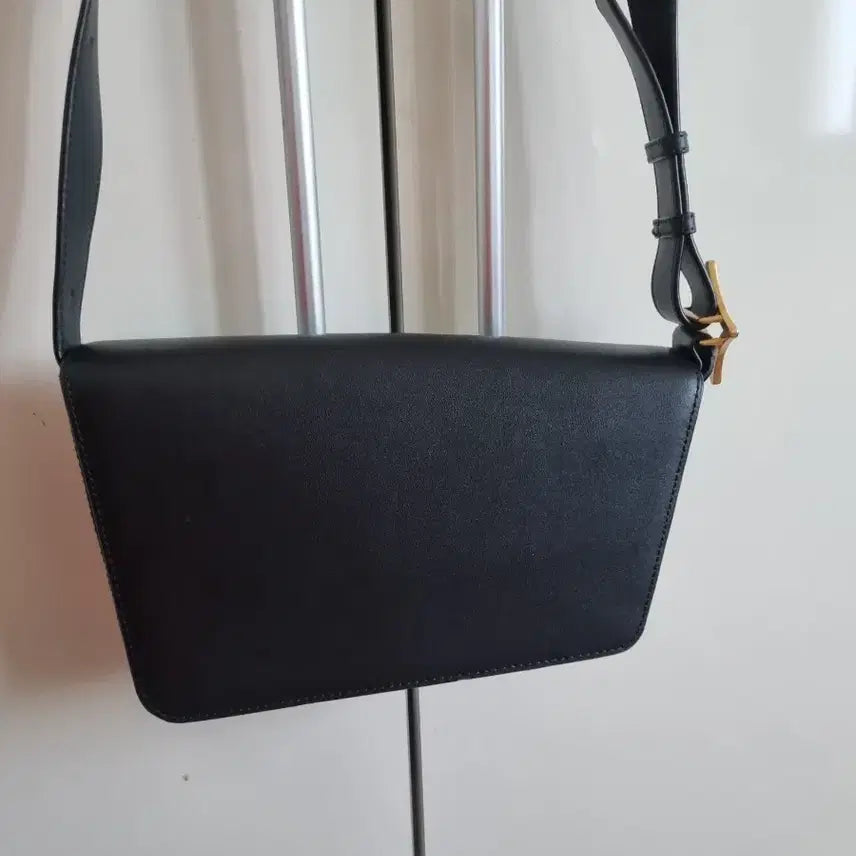 [BUNJANG] Oryany Black Leather Crossbody Bag / 오야니 블랙 크로스백