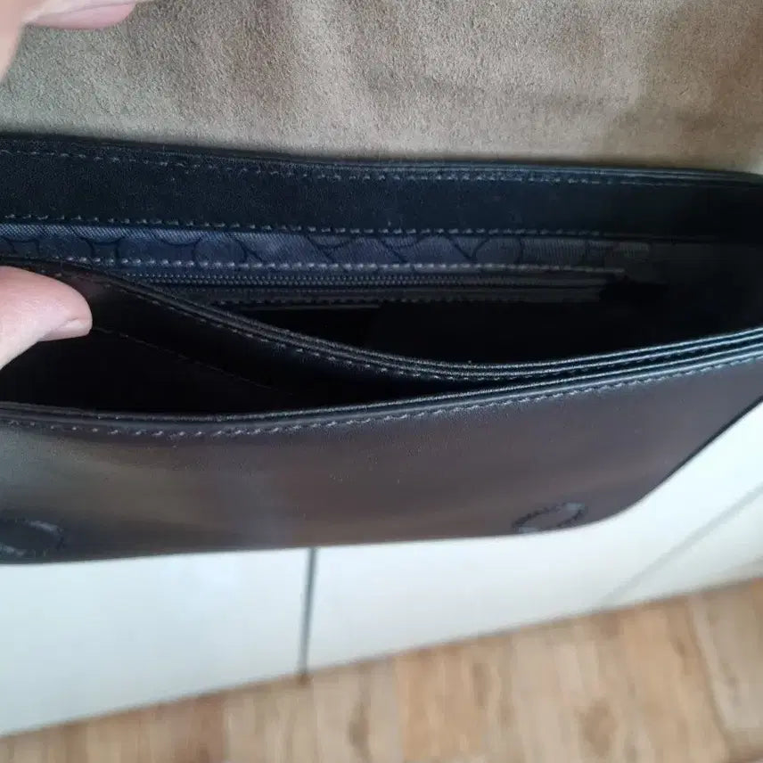 [BUNJANG] Oryany Black Leather Crossbody Bag / 오야니 블랙 크로스백