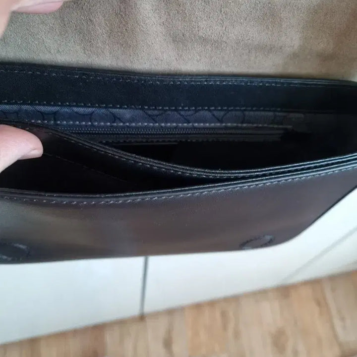 [BUNJANG] Oryany Black Leather Crossbody Bag / 오야니 블랙 크로스백