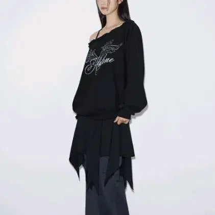 [BUNJANG] Helene Paris Angel Lettering One Shoulder Sweatshirt / 헬레네 파리스 엔젤 레터링 원 숄더 스웨트셔츠 맨투맨