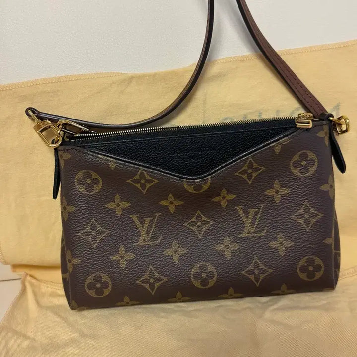 [BUNJANG] Louis Vuitton Palace Mini M41639 / 루이비통 팔라스 미니 m41639 파우치 클러치