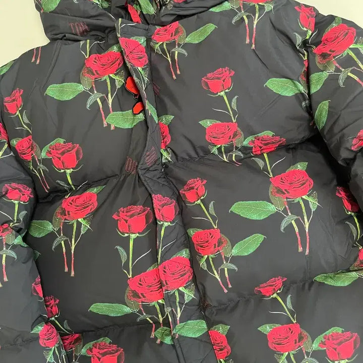 [BUNJANG] TOH Black Rose Pattern Hooded Padded Jumper / [정품]TOH 블랙 장미 패턴 후드 패딩 점퍼