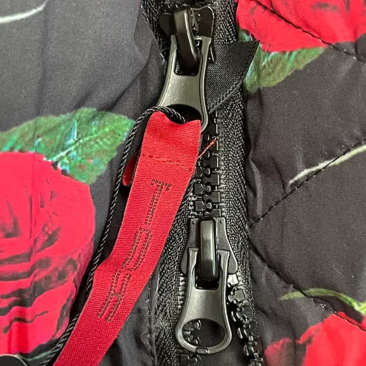 [BUNJANG] TOH Black Rose Pattern Hooded Padded Jumper / [정품]TOH 블랙 장미 패턴 후드 패딩 점퍼