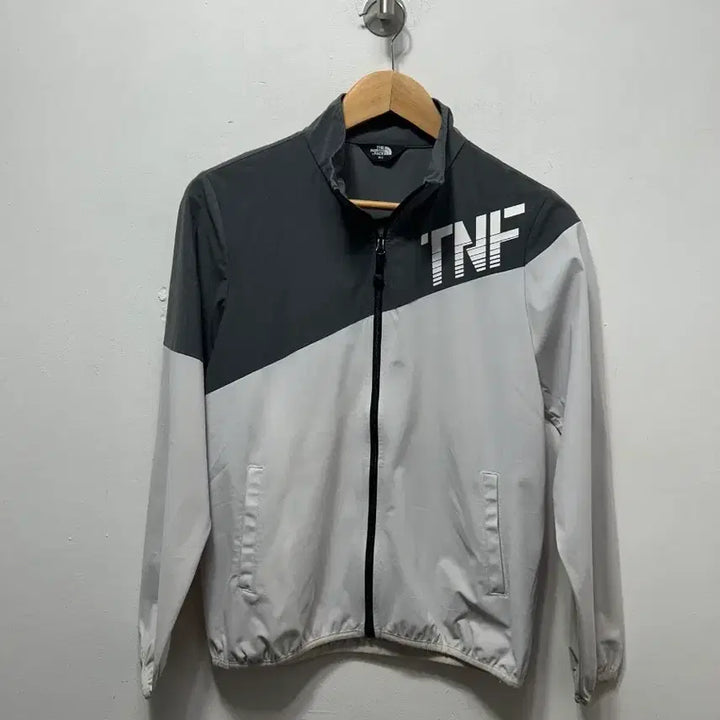 [BUNJANG] The North Face Grey/White Windbreaker (Size 160) / 노스페이스 TNF 바람막이 그레이/화이트 160