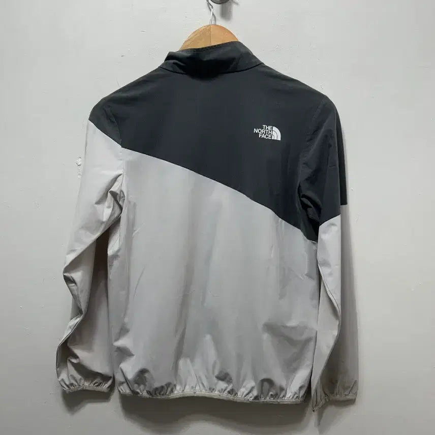 [BUNJANG] The North Face Grey/White Windbreaker (Size 160) / 노스페이스 TNF 바람막이 그레이/화이트 160