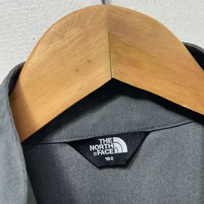 [BUNJANG] The North Face Grey/White Windbreaker (Size 160) / 노스페이스 TNF 바람막이 그레이/화이트 160