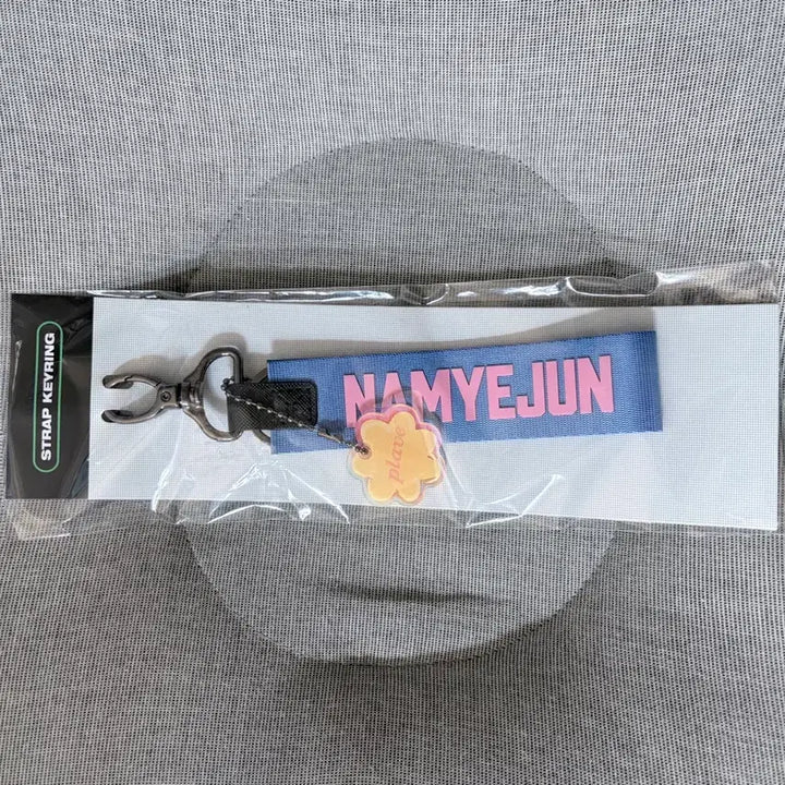 [BUNJANG] PLAVE Yejun Summer 6th Badge Strap Bundle Set / 플레이브 여섯번째여름 육여름 예준 명찰 스트랩 뱃지 일괄
