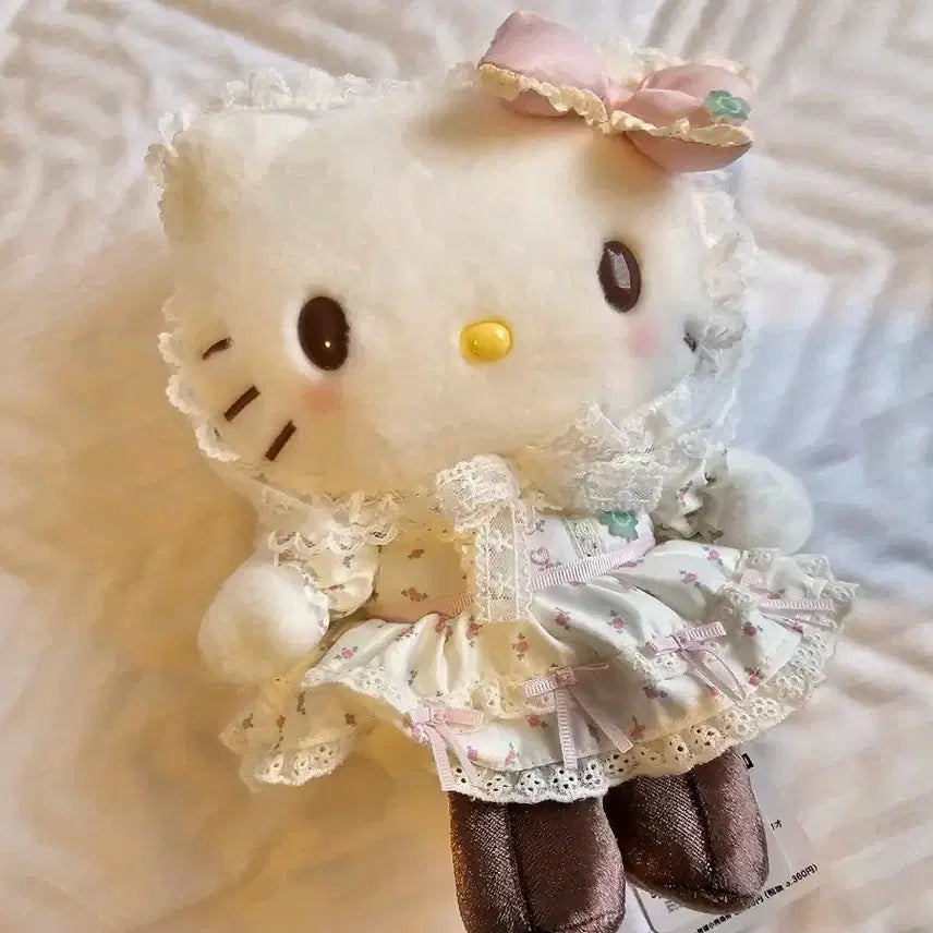 [BUNJANG] Sanrio Hello Kitty Forest Plush Doll Lace / 산리오 키티 포레스트 누이 헬로키티 인형 레이스