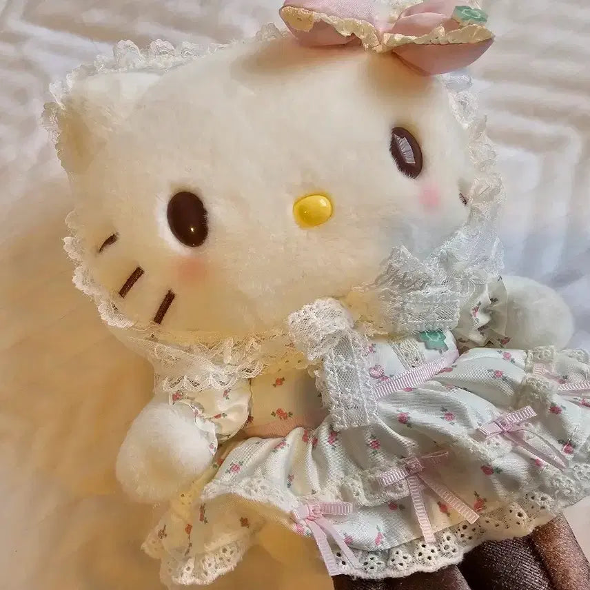[BUNJANG] Sanrio Hello Kitty Forest Plush Doll Lace / 산리오 키티 포레스트 누이 헬로키티 인형 레이스