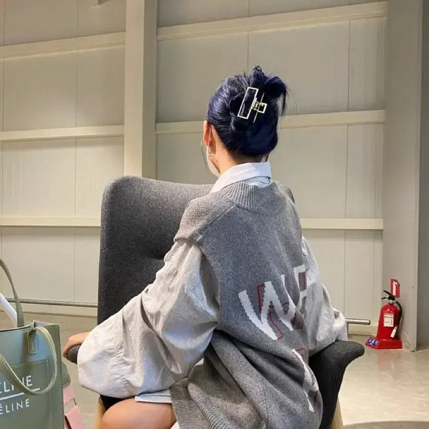 [BUNJANG] Lettering Knit Vest (Gray) / 레터링 니트 조끼 그레이 (새상품)