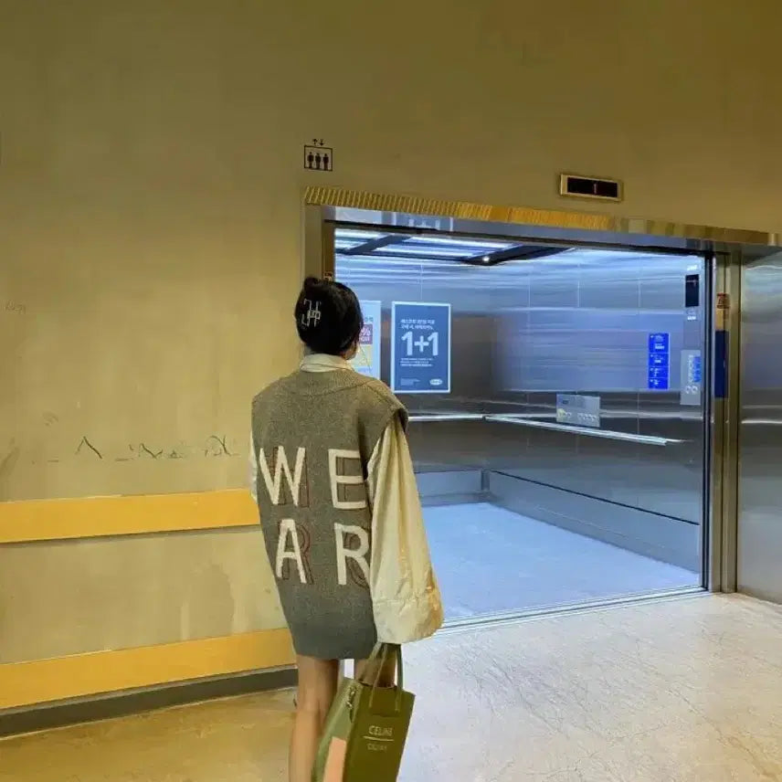 [BUNJANG] Lettering Knit Vest (Gray) / 레터링 니트 조끼 그레이 (새상품)