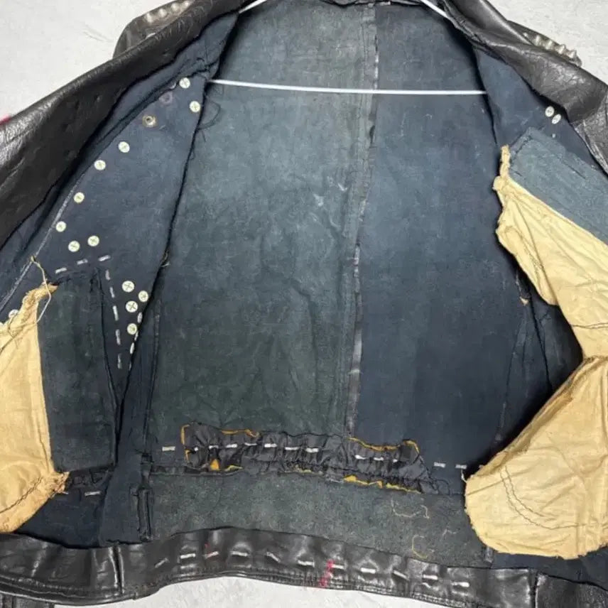 [BUNJANG] Vintage Studded Cow Leather Jacket / 빈티지 스터드 장식 락시크 카우레더자켓