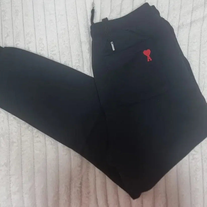 [BUNJANG] Black Heart Training Pants (All Sizes) / 초특가)정품큐알인증)전사이즈)스몰 하트 블랙 트레이닝 바지