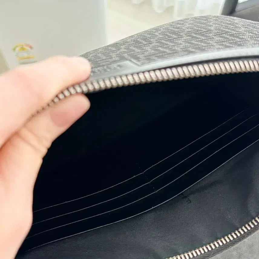 [BUNJANG] Fendi FF Logo Clutch Bag Black / 펜디 FF 로고 클러치백 블랙