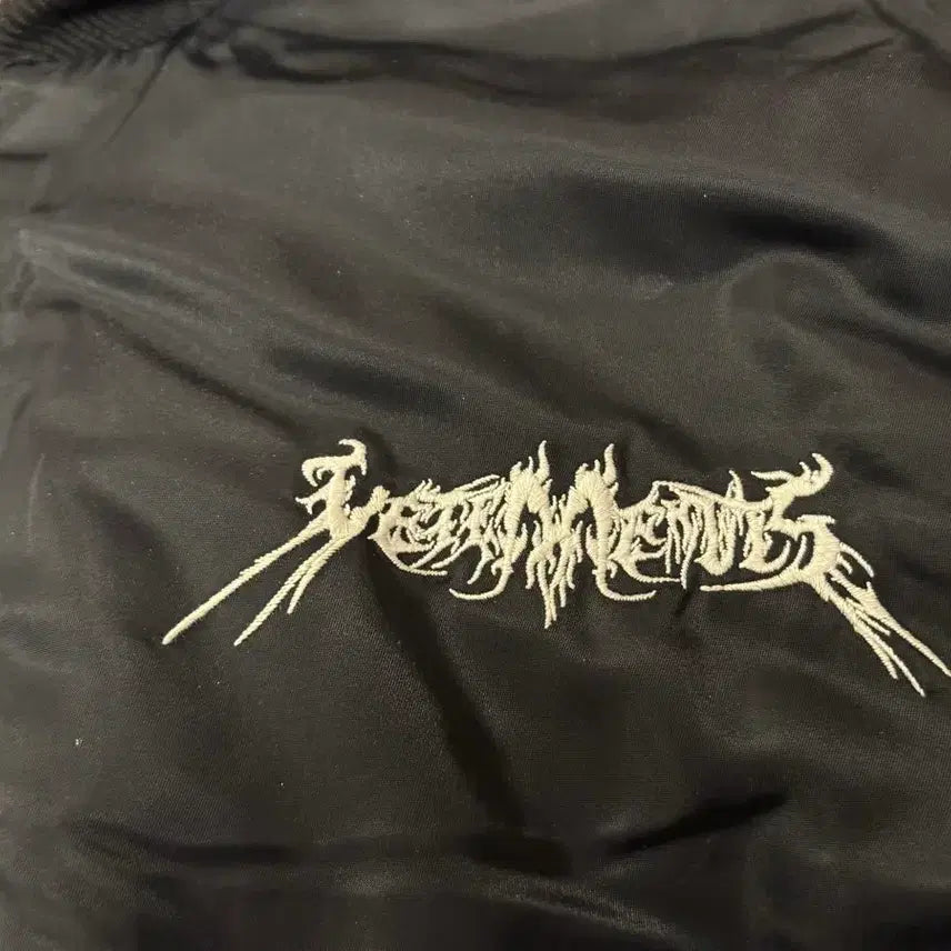 [BUNJANG] VETEMENTS Darkness Crop Bomber / [S]베트멍 다크니스 크롭 봄버