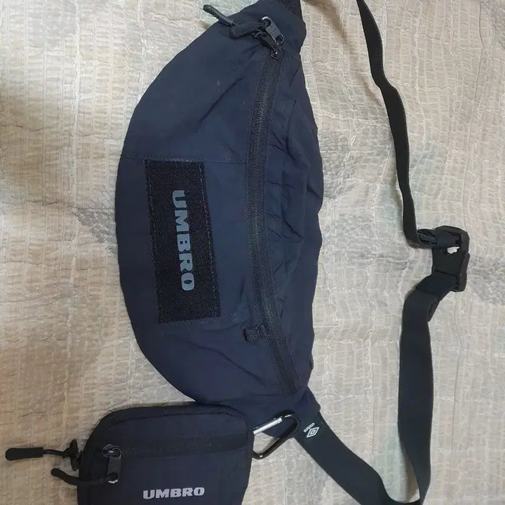[BUNJANG] Umbro Hip Sack Black / 엄브로 정품 힙색 블랙