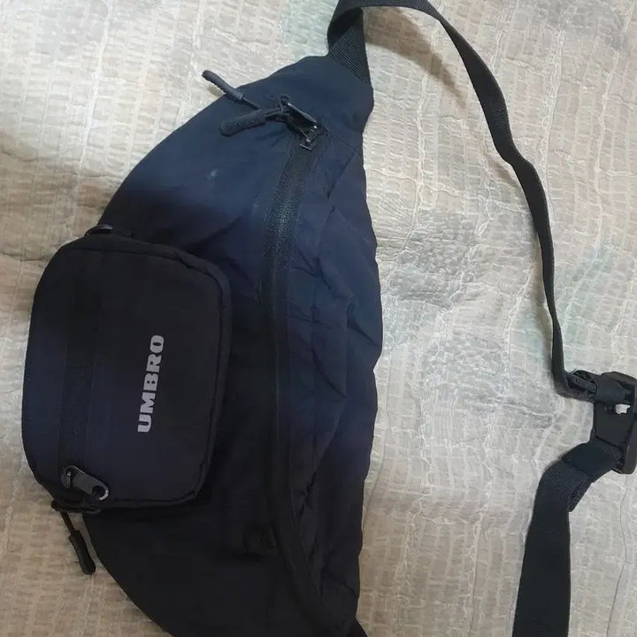 [BUNJANG] Umbro Hip Sack Black / 엄브로 정품 힙색 블랙