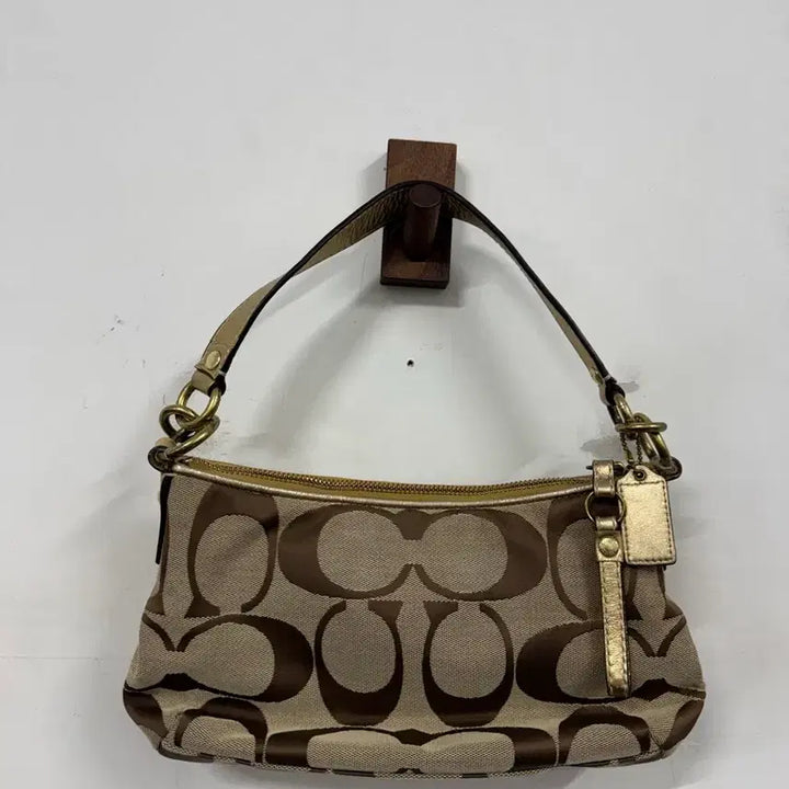 [BUNJANG] Coach Signature Shoulder Bag / 코치 시그니쳐 숄더백