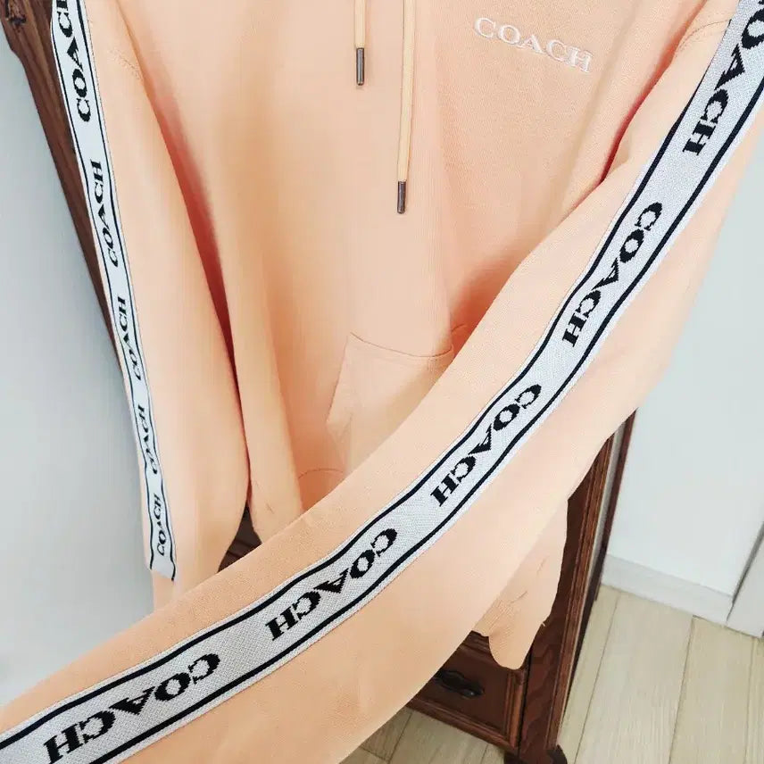 [SOLD OUT] 코치 COACH 테이핑 후드티 맨투맨 정품 21년제품 피치오렌지 xs