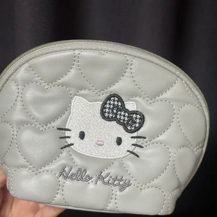 [BUNJANG] Sanrio Hello Kitty Monotone Pouch / 산리오 헬로키티 모노톤 파우치
