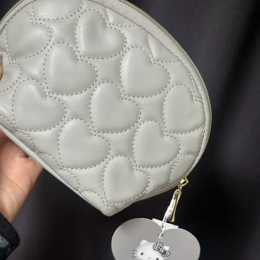 [BUNJANG] Sanrio Hello Kitty Monotone Pouch / 산리오 헬로키티 모노톤 파우치