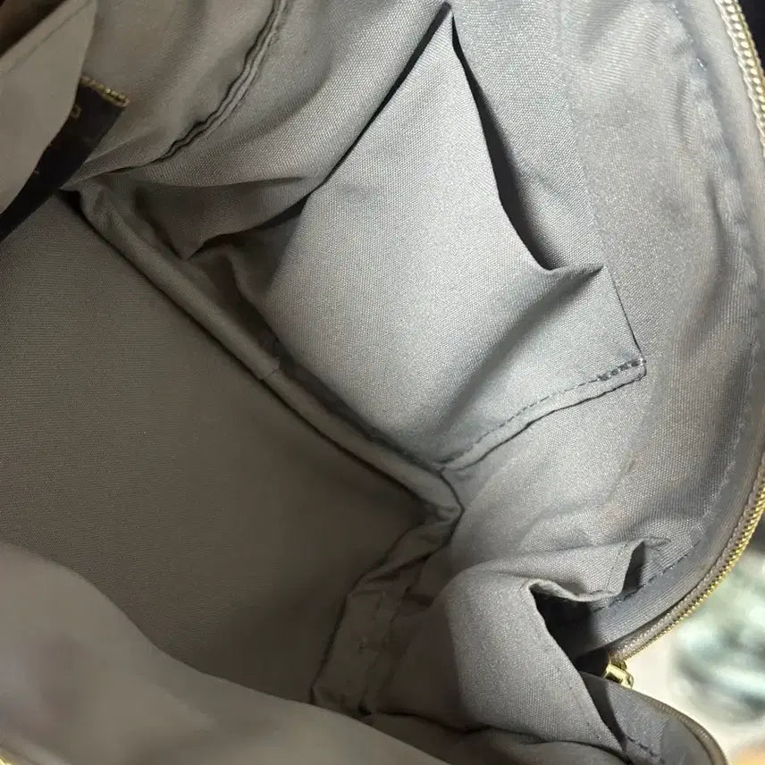 [BUNJANG] Sanrio Hello Kitty Monotone Pouch / 산리오 헬로키티 모노톤 파우치