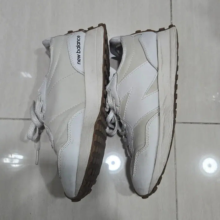 [BUNJANG] New Balance Moonbeam Leather White 240 / 뉴발란스 문빔 가죽 화이트 240