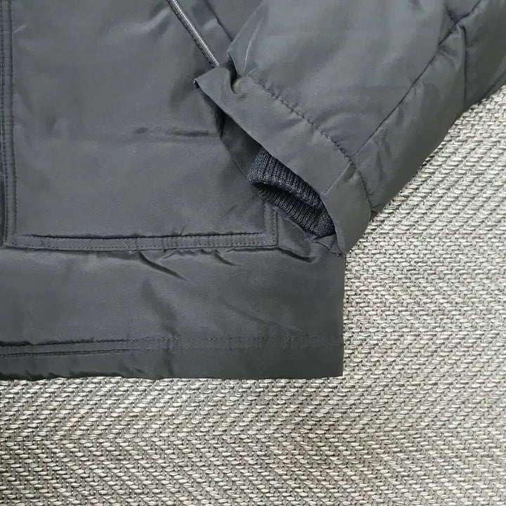 [BUNJANG] Levi's Winter Padded Jacket (Men's Size 105) / 리바이스 겨울 패딩 남자105