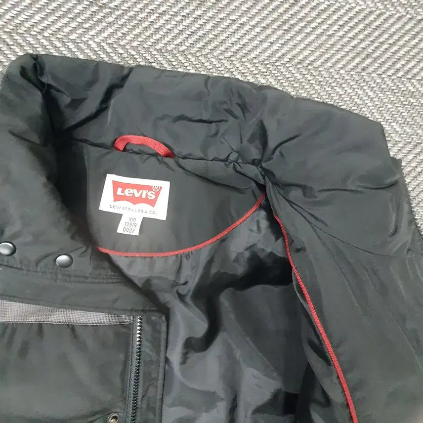 [BUNJANG] Levi's Winter Padded Jacket (Men's Size 105) / 리바이스 겨울 패딩 남자105