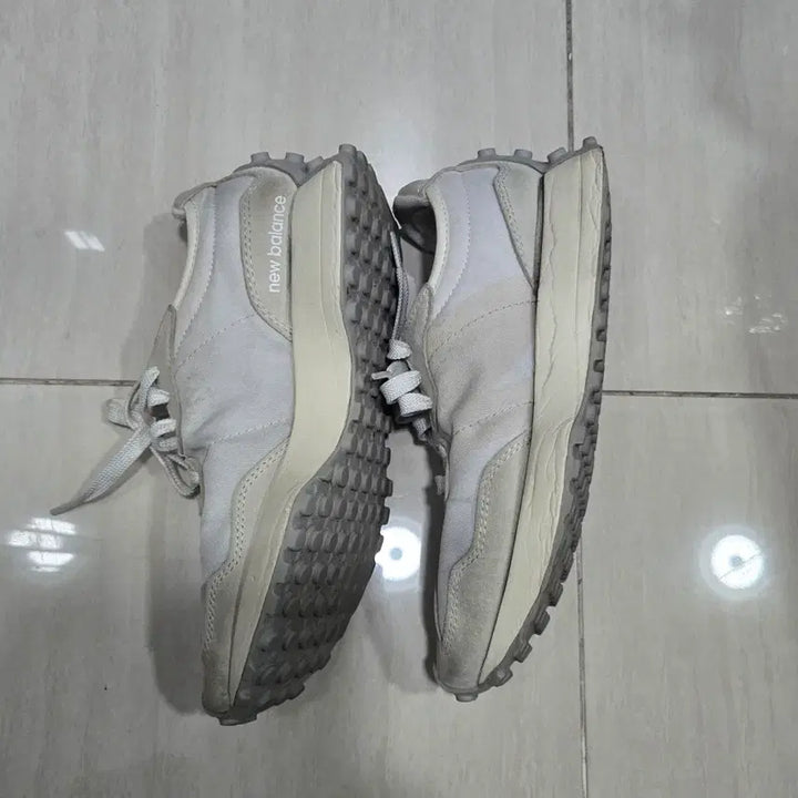 [BUNJANG] New Balance Moonbeam White 240 / 뉴발란스 문빔 화이트 240