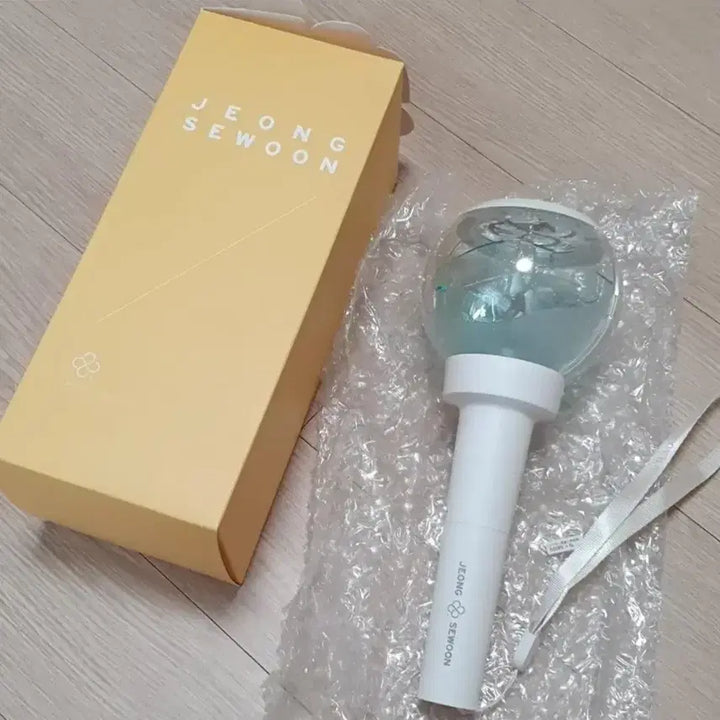 [BUNJANG] Jeong Sewoon Light Stick / 정세운 응원봉 행봉