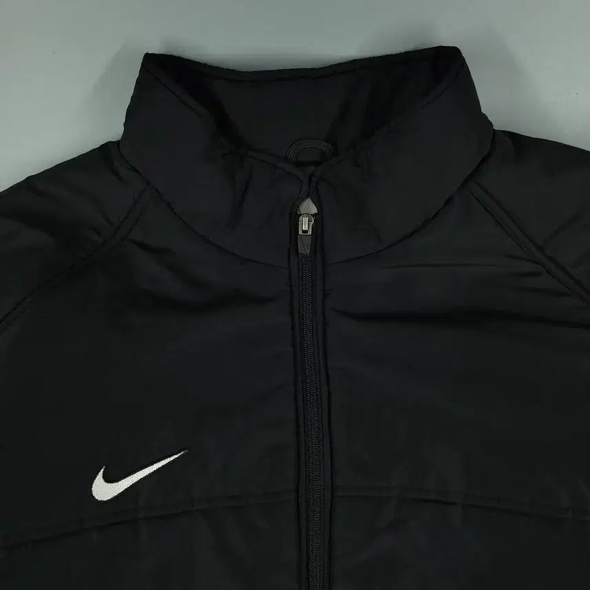 [BUNJANG] Nike 90s Black White Swoosh Logo Padded Jacket / 나이키 90s 블랙 화이트 스우시 로고 레글런 폴리필 패딩 점퍼 2XL