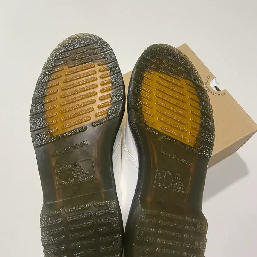 [BUNJANG] Dr. Martens 1461 Patent Leather Oxford Shoes White / [UK 6] 닥터마틴 1461 페이턴트 화이트 새상품