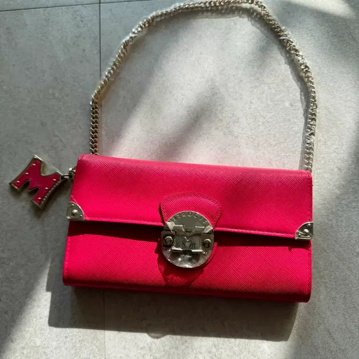 [BUNJANG] MCM Hot Pink Long Wallet Chain Shoulder Bag / 메트로시티 핫핑크 장지갑 체인 숄더백