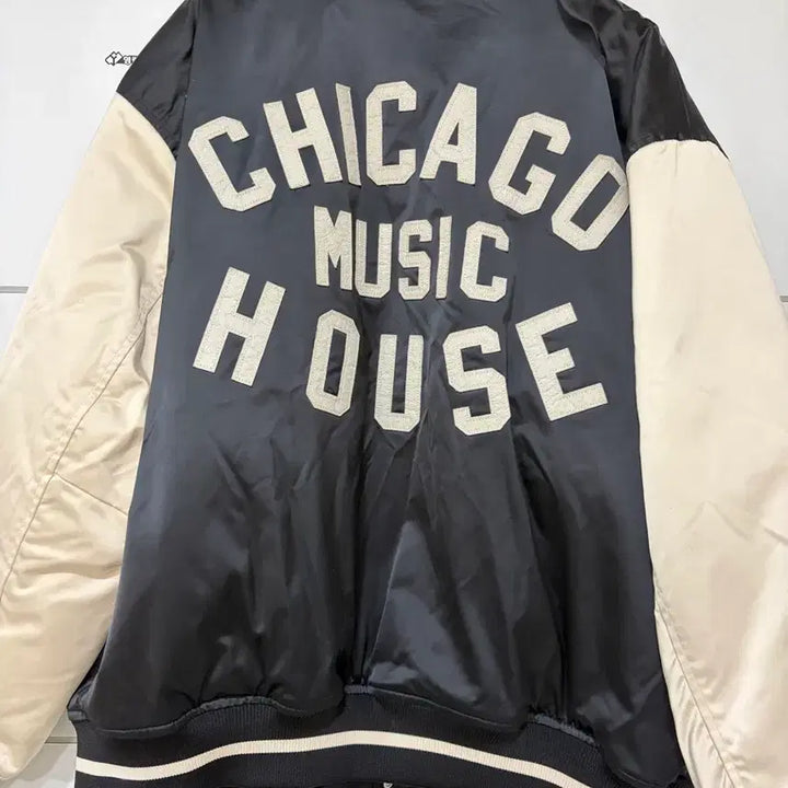 [BUNJANG] H&amp;M Chicago Varsity Jacket XL / H&amp;M 시카고 바시티 자켓 XL사이즈