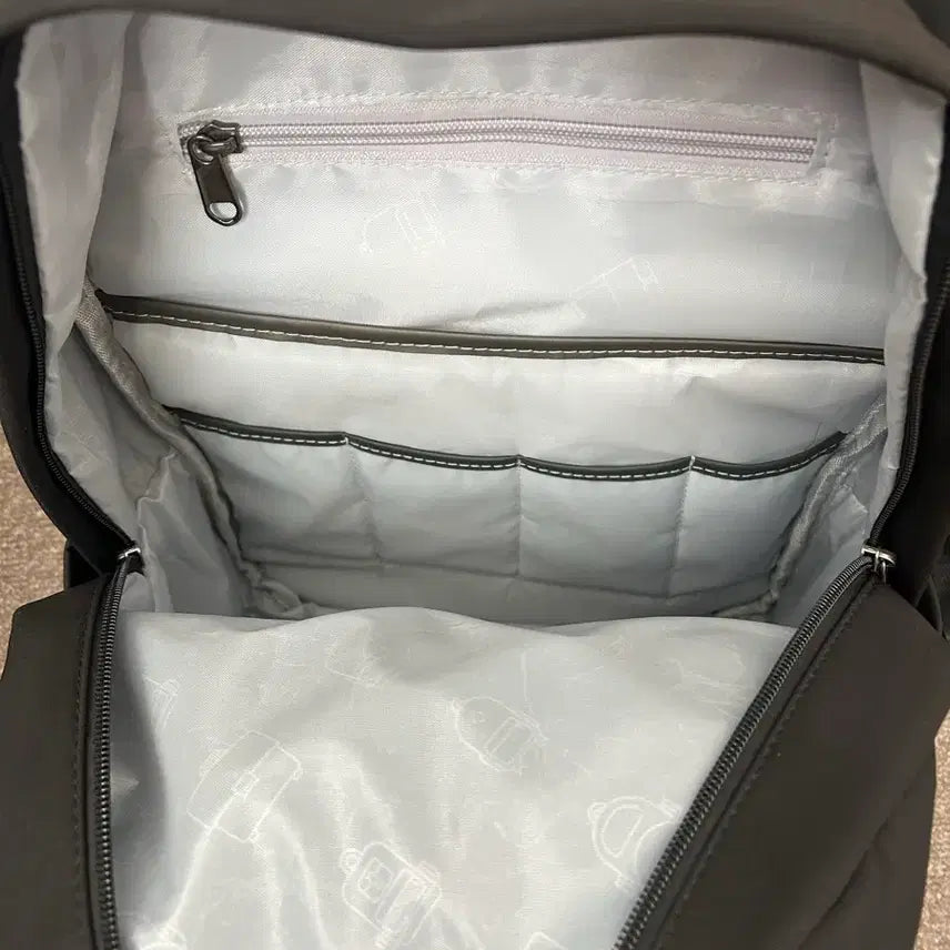 [BUNJANG] Black Backpack / 검은색 책가방