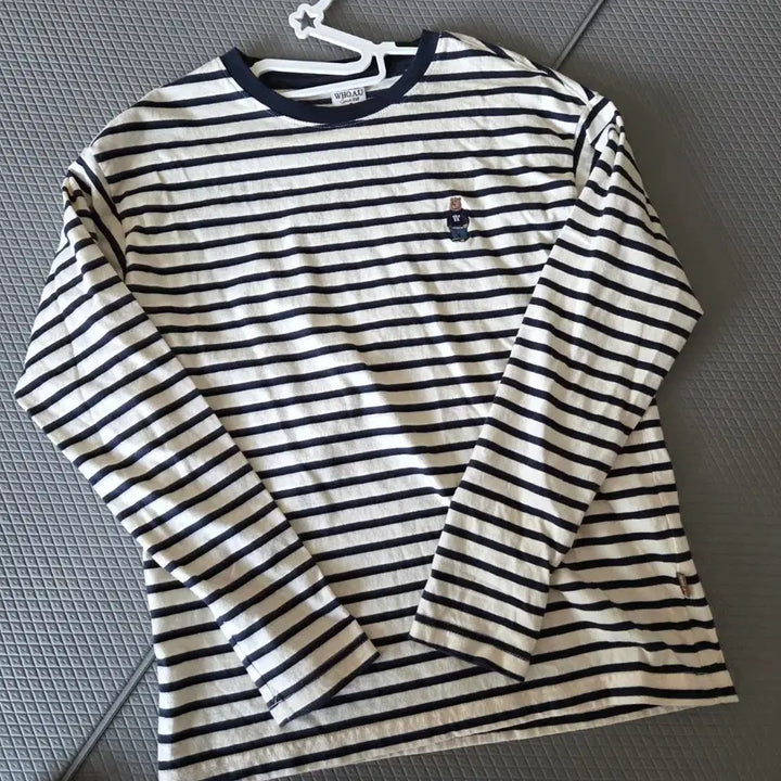 [SOLD OUT] WHO.A.U 스트라이프 긴팔티